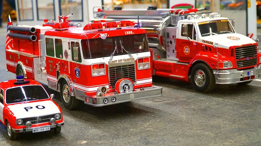 1:80 Scale Mini Remote Control Fire Engine Rescue Vehicle RC with Light & Sound 